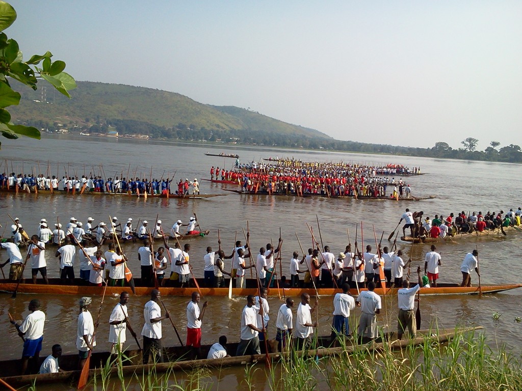Independence Day boat race with in the background Congo, Zaire